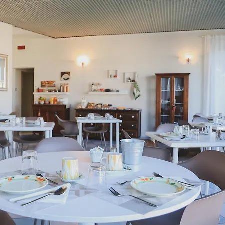 Ξενοδοχείο Eden 2*